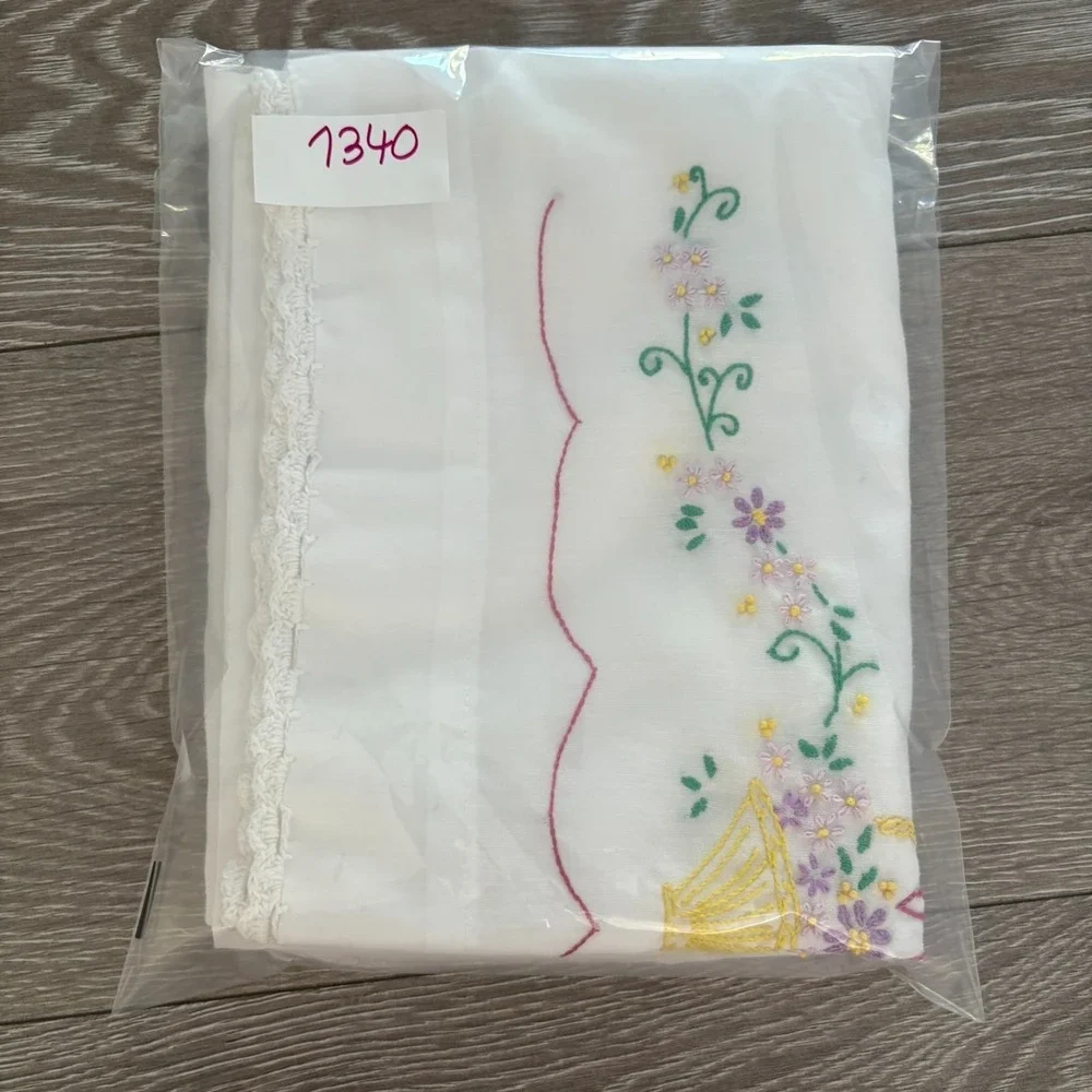 Thomaston vintage white